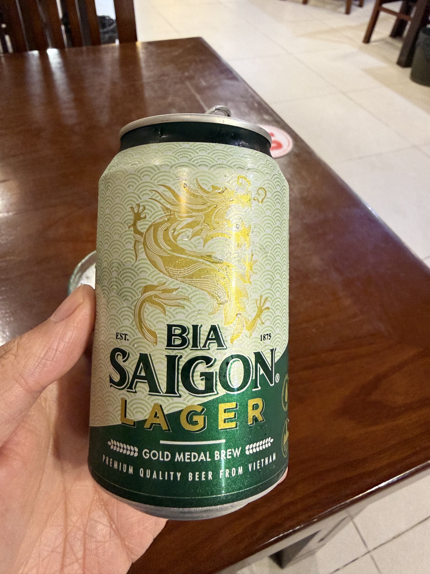 一罐 Saigon Lager 啤酒